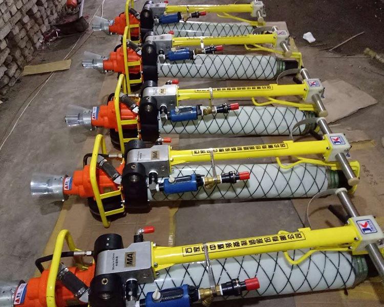 山東微山龍工張拉機(jī)具型號：如何操作錨桿鉆機(jī)?